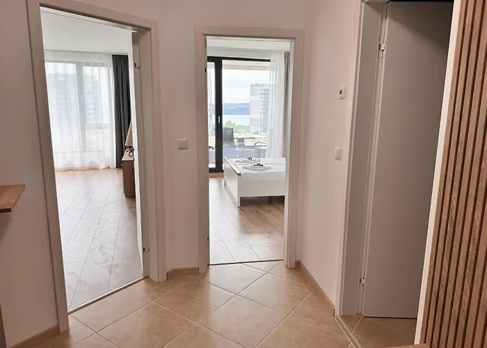 New In Breeze With Panoramic Sea View And Parking *