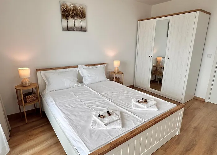 New In Breeze With Panoramic Sea View And Parking * וארנה