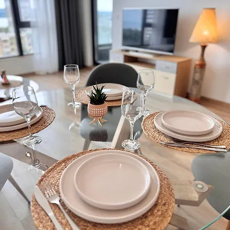 New In Breeze With Panoramic Sea View And Parking Апартаменты