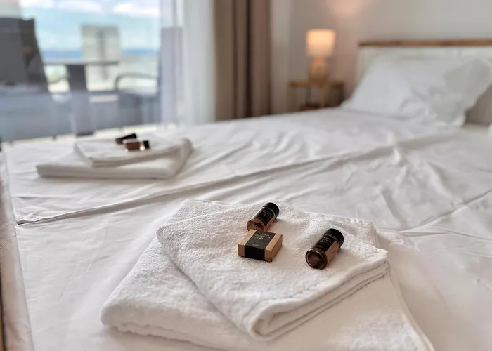 New In Breeze With Panoramic Sea View And Parking